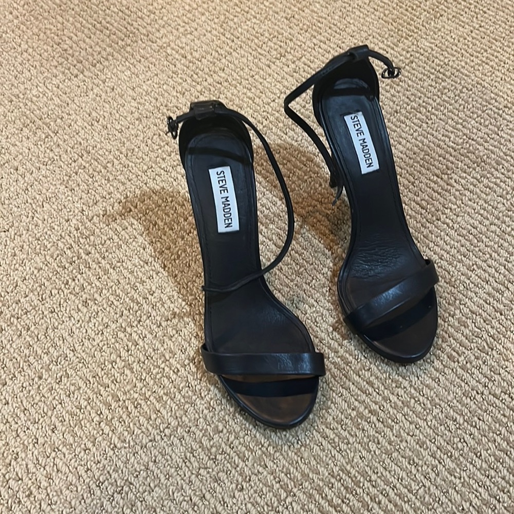 Steve Madden heels. Size 8. Black